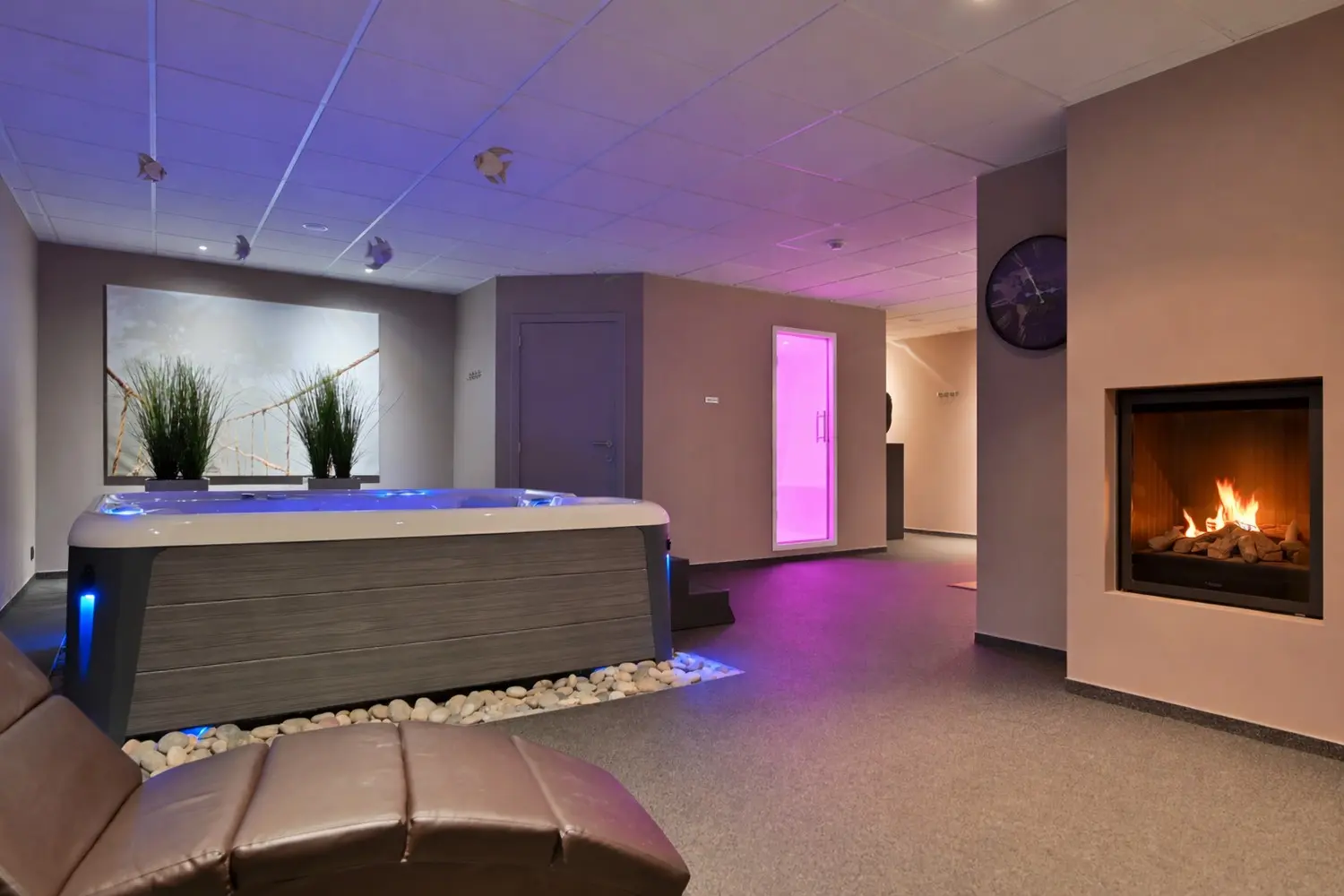 3746003319000047072_brandende openhaard jaccuzi.png