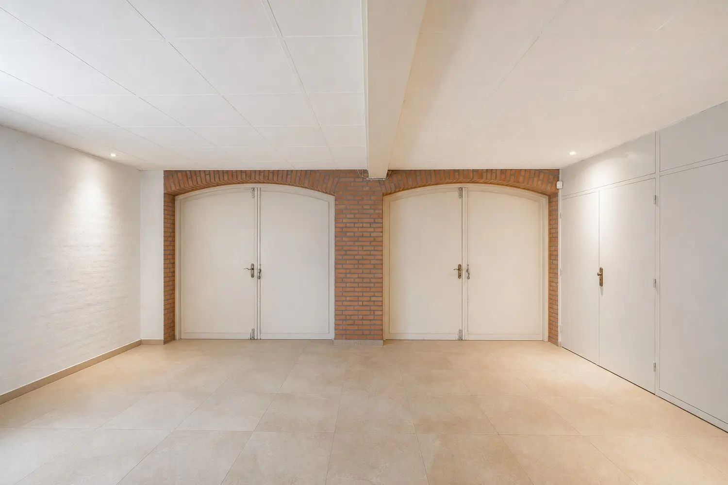 3746003319000048673_garage 2.png